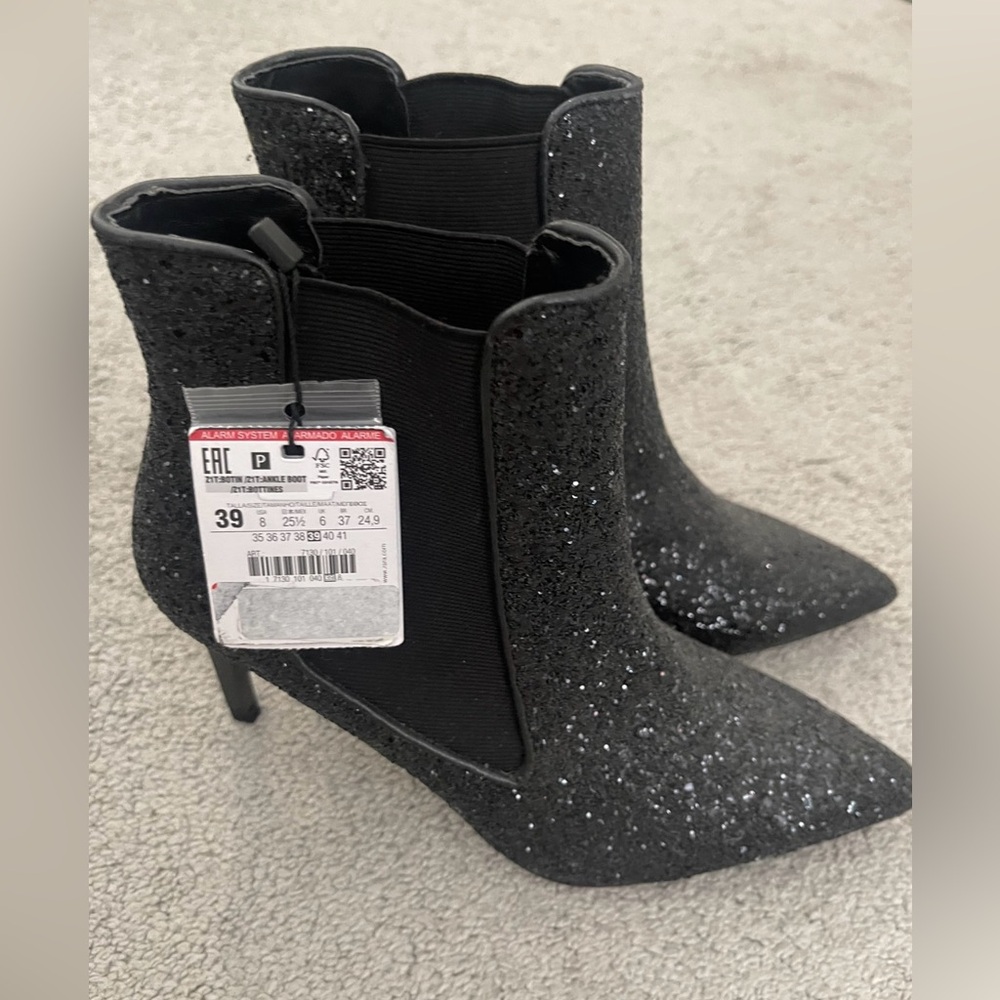 NWT! Zara navy sequined booties size 39 US size 8